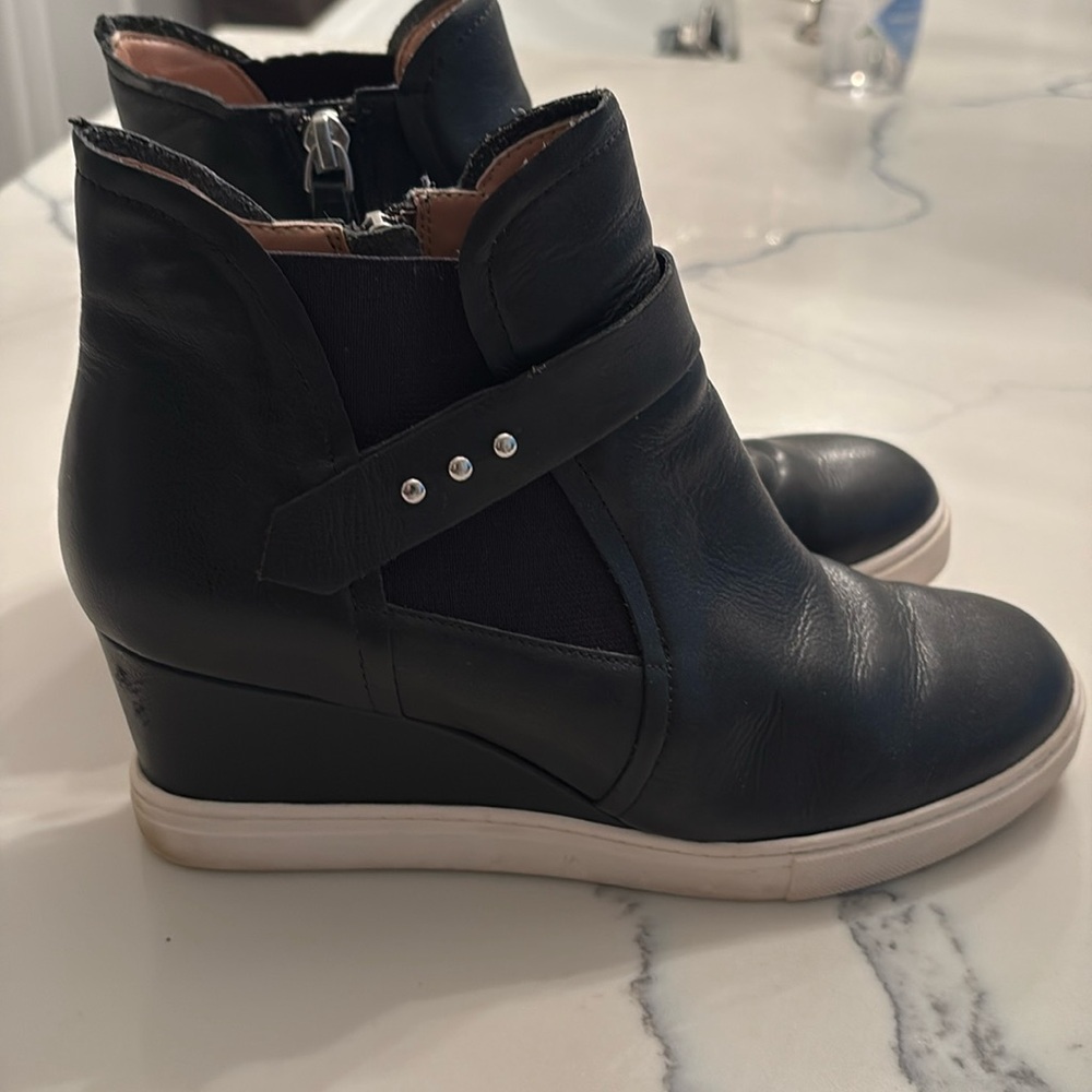 Wedge sneakers